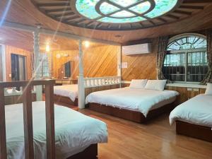 Phòng Gia Đình Có Vòi Sen (Family Room with Shower)