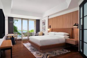 Phòng Loại Sang Có Sân Hiên Giường Lớn (Deluxe King Room with Terrace)