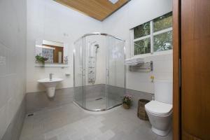 Phòng Bốn Người Có Phòng Tắm Riêng (Quadruple Room with Private Bathroom)