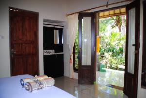 Phòng Giường Đôi Nhìn Ra Vườn (Double Room with Garden View)