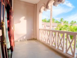 Phòng Premium hướng bể bơi giường đôi (Premium Pool View Double Room)