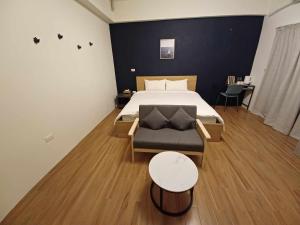 Phòng Giường Đôi Lớn Loại Sang (Deluxe Queen Room)