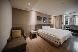 Exquisite Room (with Window)