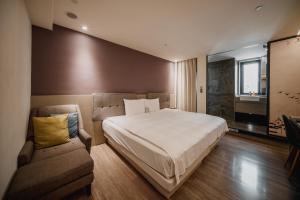 Exquisite Room (with Window)