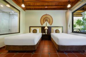 Phòng Deluxe Giường Đôi/2 Giường Đơn Nhìn Ra Hồ Nước (Deluxe Double or Twin Room with Lake View)