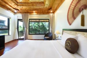 Phòng Deluxe Giường Đôi/2 Giường Đơn Nhìn Ra Hồ Nước (Deluxe Double or Twin Room with Lake View)