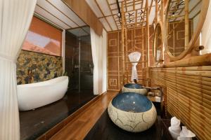 Suite Nhìn Ra Hồ (Suite with Lake View)