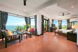 Phòng Deluxe Giường Đôi Với Ban Công và Tầm Nhìn Ra Biển (Deluxe Double Room with Balcony and Sea View)
