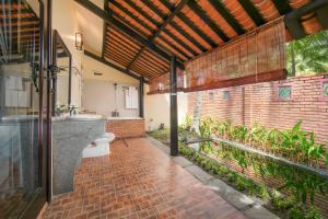 Bungalow Nhìn ra vườn (Bungalow with Garden View)