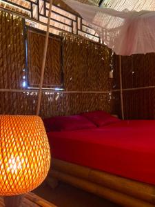 Phòng Gia đình Nhìn ra Vườn (Family Room with Garden View)
