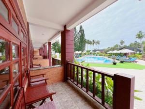 Phòng Superior nhìn ra Hồ bơi (Superior Pool View)