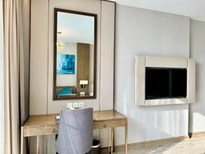 Phòng Gia đình nhìn ra Núi (Family Room with Mountain View)