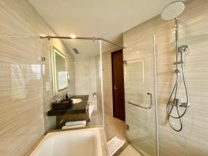Suite Deluxe với Bồn tắm Spa (Deluxe Suite with Spa Bath)