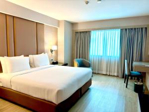 1 King Bed, Grand Deluxe Room, Non-Smoking