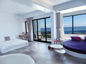 Phòng Deluxe Hướng biển Có ban công (Deluxe Sea View Balcony Room)