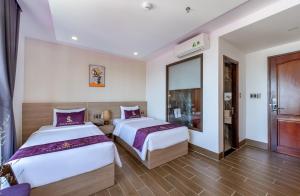 Phòng Hai Giường Đơn Loại Sang (Deluxe Twin Room)