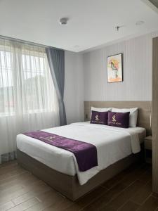 Phòng Giường Đôi Lớn Loại Sang (Deluxe Queen Room)