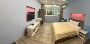 Deluxe Queen Room with Parking
