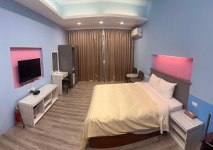 Deluxe Queen Room with Parking