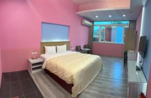 Deluxe Queen Room with Parking