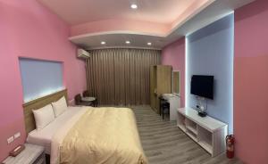 Deluxe Queen Room with Parking