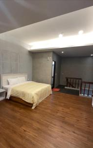 Phòng Giường Đôi Lớn Loại Sang (Deluxe Queen Room)
