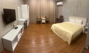 Phòng Giường Đôi Lớn Loại Sang (Deluxe Queen Room)