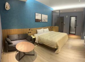 Phòng Giường Đôi Lớn Loại Sang (Deluxe Queen Room)