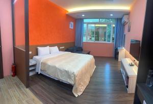 Phòng Giường Đôi Lớn Loại Sang (Deluxe Queen Room)