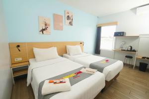 Phòng Hai Giường Đơn Loại Sang (Deluxe Twin Room)