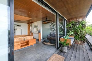 Suite Junior Nhìn Ra Biển (Junior Suite with Ocean View)