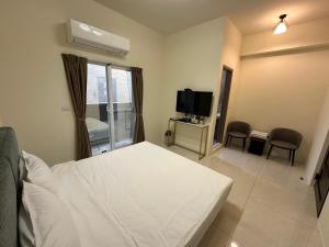 Phòng Deluxe Giường Đôi Có Vòi Sen (Deluxe Double Room with Shower)