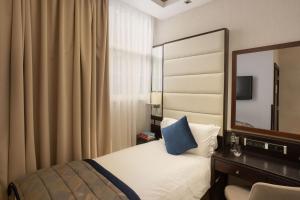 Deluxe Single Room room in The Barbican Rooms