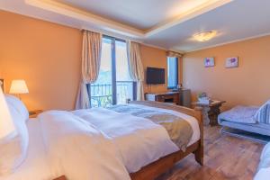 Phòng 2 Giường Đơn Nhìn Ra Núi (Twin Room with Mountain View)