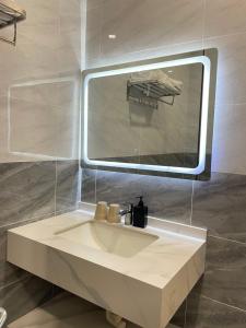 Phòng Giường Đôi có Ban công và Nhìn ra Biển (Double Room with Balcony and Sea View)