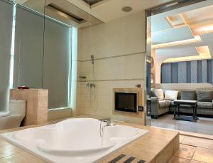 Paragon Suite