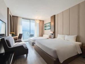 Phòng Gia đình nhìn ra Núi (Family Room with Mountain View)