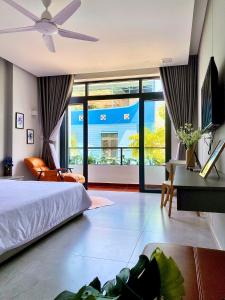 Phòng Có Giường Cỡ Queen Với Ban Công (Queen Room with Balcony)