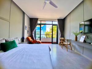 Phòng Có Giường Cỡ Queen Với Ban Công (Queen Room with Balcony)