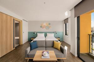 Phòng Deluxe cao cấp 2 giường (Premium Deluxe Twin Room)