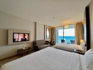 Phòng Gia Đình Nhìn Ra Biển (Family Room with Sea View)