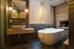 Phòng Cao Cấp Cho Hai Người (Superior Double Room)