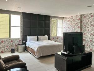 Paragon Suite