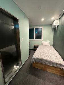 Phòng Đơn Có Phòng Tắm Riêng (Single Room with Private Bathroom)