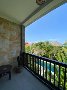 Giường Trong Phòng Ngủ Tập Thể Nữ 6 Giường (Bed in 6-Bed Female Dormitory Room)