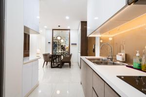 Căn Hộ 3 Phòng Ngủ (Three-Bedroom Apartment)