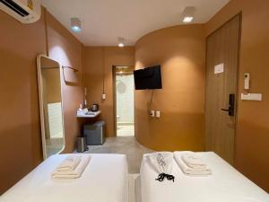 Phòng 2 giường có phòng tắm riêng (Twin Room with Private Bathroom)