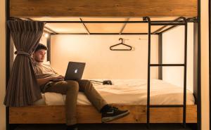 Giường Trong Phòng Ngủ Tập Thể 10 Giường Cho Cả Nam Lẫn Nữ (Bed in 10-Bed Mixed Dormitory Room)