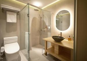 Suite Cao Cấp Hướng Thành Phố (Premium Palace City View Suite)