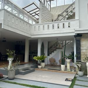 Biệt Thự 3 Phòng Ngủ (Three-Bedroom Villa)